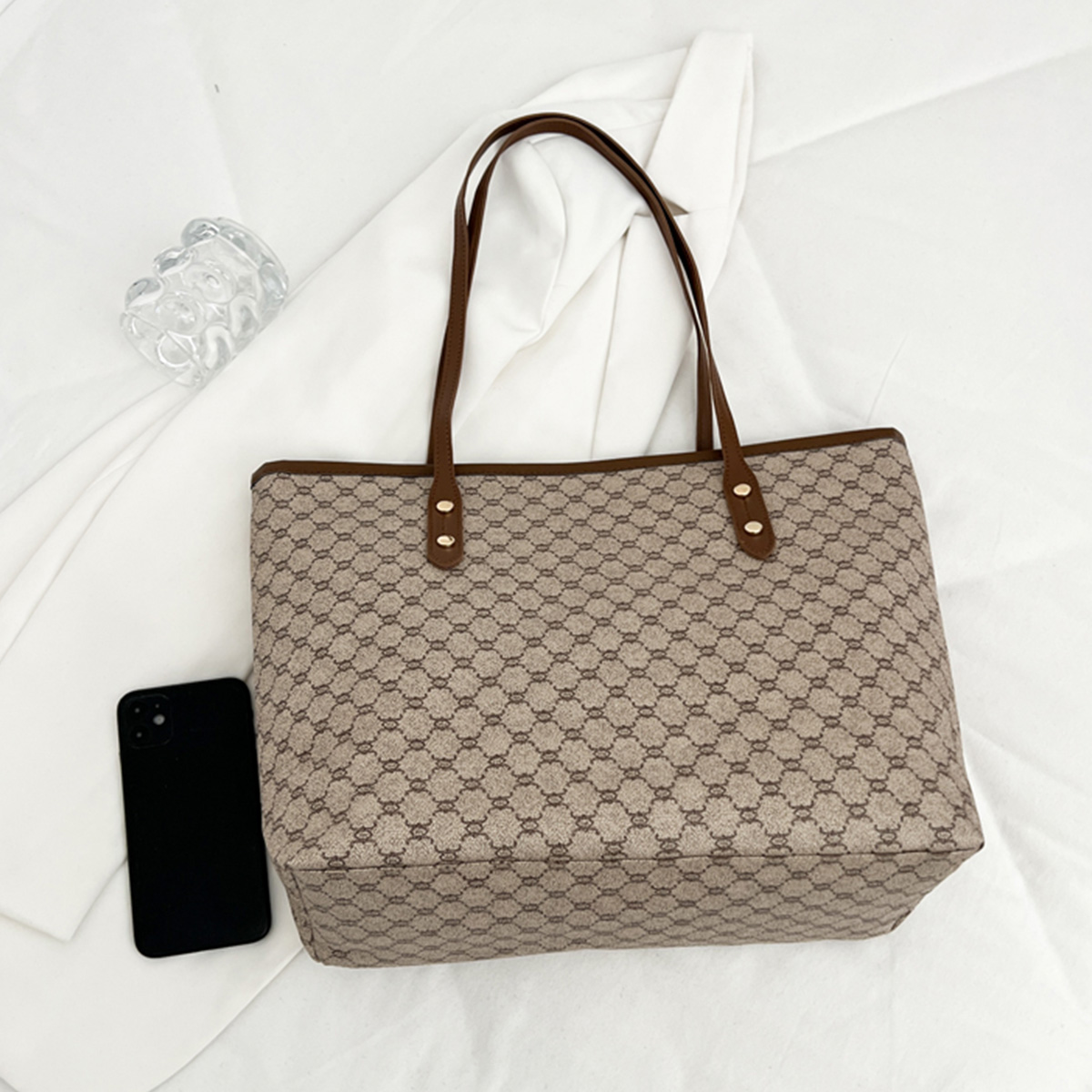 Luksusowa torebka damska w sty – Tote Bag Leather Monogram recenzja i cena