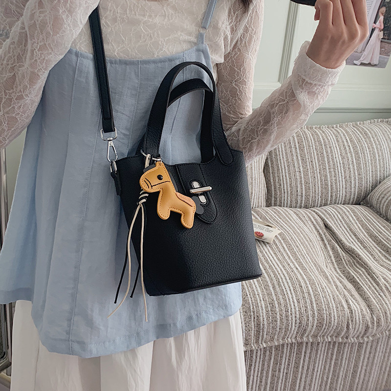 Cicha elegancja, mini torebka  – Luxury Bags Quiet recenzja i cena